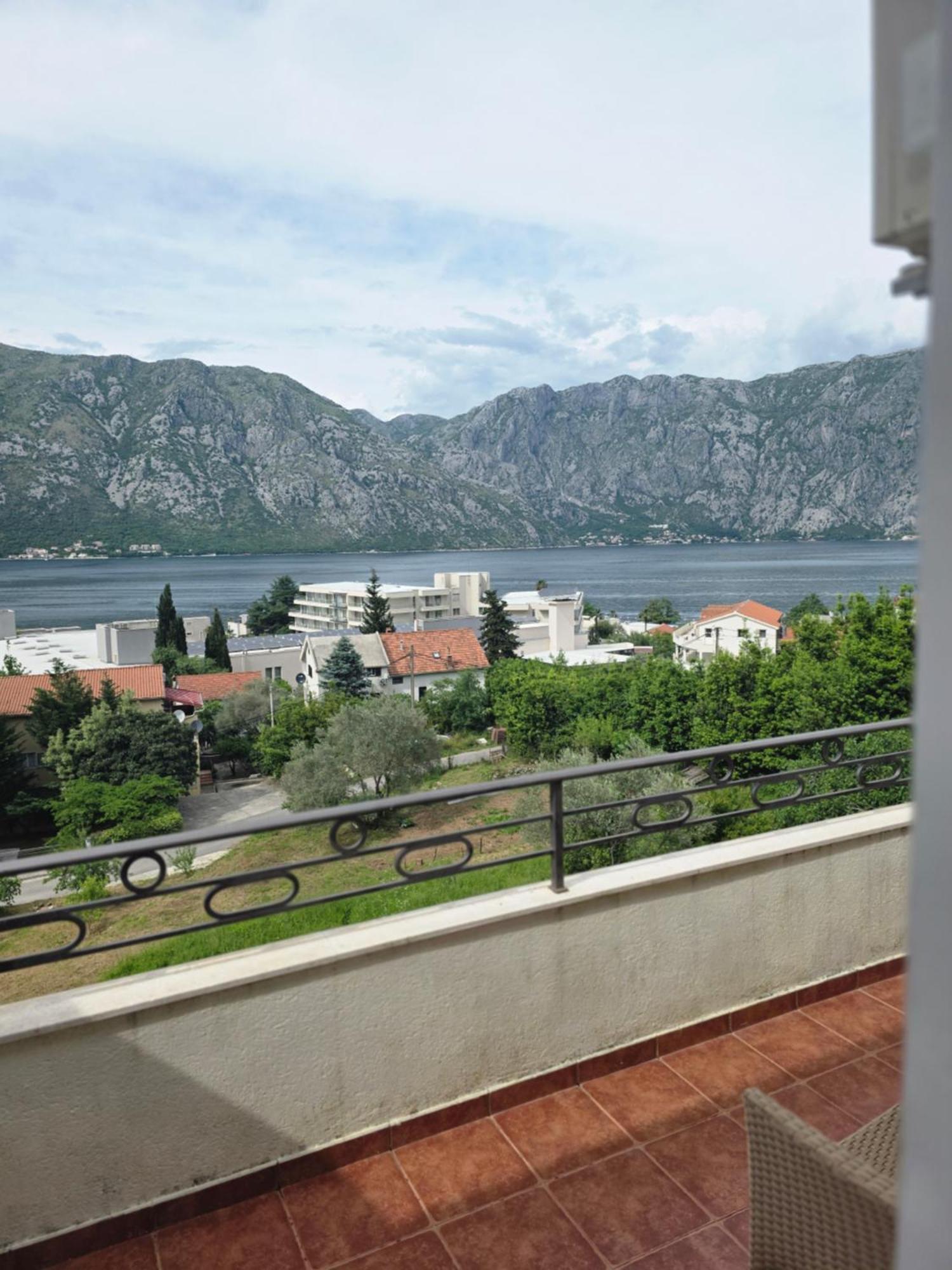 Apartments Soso Cattaro Esterno foto